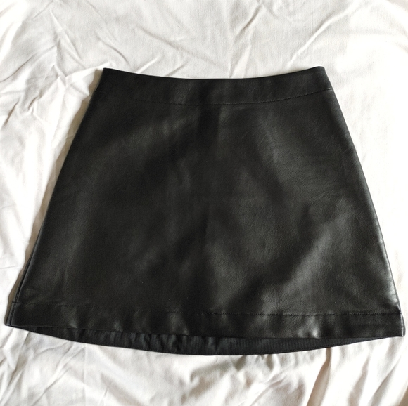 GAP Vegan Leather Mini Skirt - Picture 4 of 10